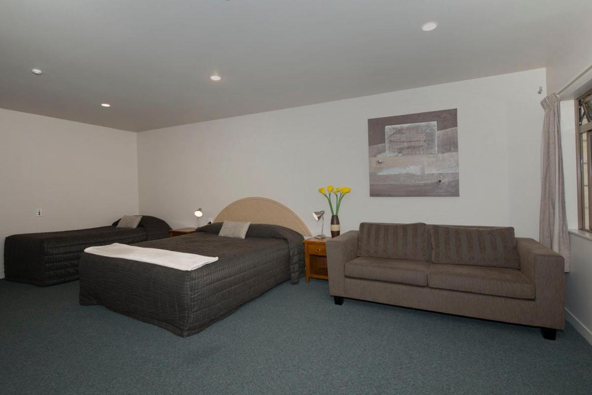 Lake Point Motel Hamilton Room photo